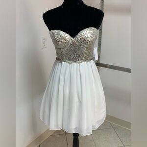 Size 5 Silver & White Prom Homecoming Bridesmaid Formal Cocktail Party Dress NWT
